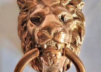 KOŁATKA ,dzwonek LEW do DRZWI  MOSIĄDZ