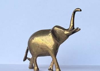 Stary mosiężny słonik na szczęście lany mosiądz