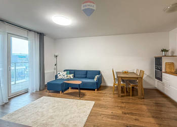 2 pokoje, balkon, Manufaktura – Drewnowska 55