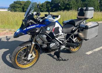 BMW R1250 GS Adventure w wersji HP ze złotymi dodatkami
