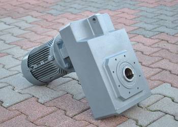 Motoreduktor 3kw. 60obr./min. . Stqber