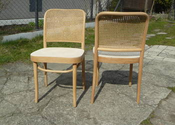 Stare krzesła gięte.