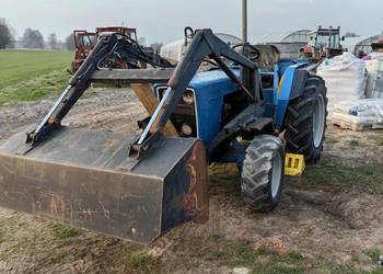 Ford 1900 4x4 z ładowaczem