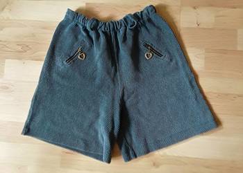 Shorty zielone z materiału przypominającego sztruks r. 40