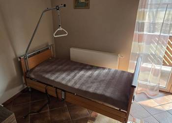 Łóżko rehabilitacyjne elektryczne + materac + wysięgnik, stan idealny