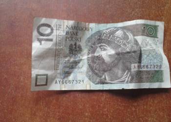 Banknot 10 złotych o numerze AY6667321