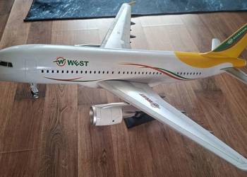 Duży samolot pasażerski WEST Aviation, na podstawce - 70 cm
