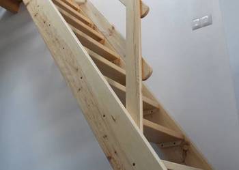 SCHODY WEWNĘTRZNE REGULOWANE SOSNOWE z BARIERKĄ Dach 295X60