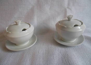 Cukierniczki białe ze spodkami Lubiana PRL 2 szt. Cukierniczki białe ze spodkami Lubiana PRL 2 szt.