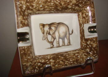 stara porcelanowa popielniczka ze słoniem