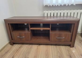 Solidna szafka RTV z szufladami – ciemne drewno (orzech / wenge)