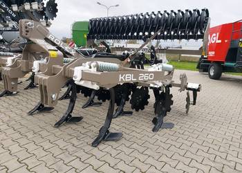 Kultywator bezorkowy lekki 2,6m dwa rzędy talerzy wał daszek od ręki Kultywator bezorkowy lekki 2,6m dwa rzędy talerzy wał daszek od ręki