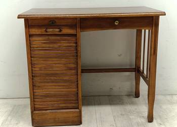 małe biurko dwustronne drewniane model Thonet z roletą