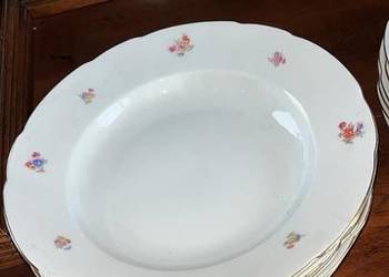 Talerz obiadowy. Syg. Ćmielów. Made in Poland.  Biała porcelana Talerz obiadowy. Syg. Ćmielów. Made in Poland.  Biała porcelana