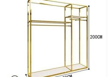 Wyposażenie  sklepu Dotacje ,regały ,wieszaki ,lady, przebieralnie ,