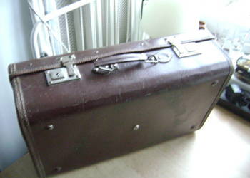 Starocie z PRL - Stara walizka przedwojenna?, sprawna 50 cm x 32 cm x 16 cm