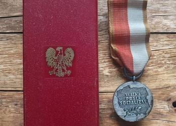 Medal PRL „Walka Praca Socjalizm” z Etui – Odznaczenie Polskie Ludowe