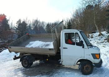 Transport wywrotką kiper na trzy strony.