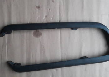 Mercedes W123 Listwy pod tylne lampy