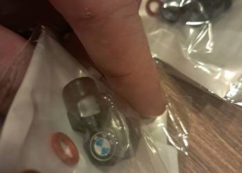 Nakrętki na wentylki samochodowe z logo BMW - nowe mam ich 5 kompletów