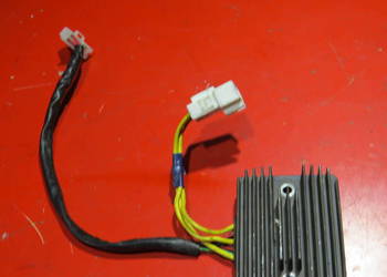 HONDA SILVER WING 400 650 SILVERWING FJS regulator napięcia regler