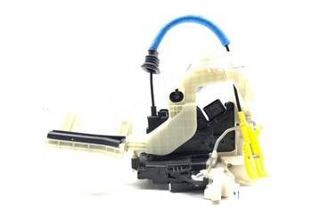 ZAMEK DRZWI LEWY PRZÓD HYUNDAI ELANTRA VII Sedan/Limuzyna 81310-AA000