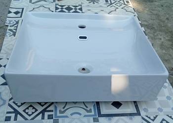 Umywalka nablatowa z otworem na baterie TECLA TC03011