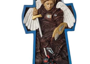 Krzyż drewniany ze św. Michałem Archaniołem – ręcznie malowany Prezent