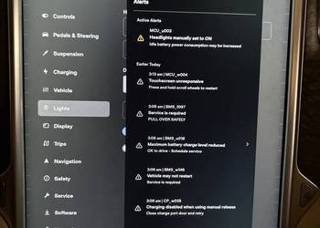 Tesla model S Lekko uszkodzona