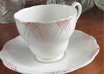 Filiżanka Royal Standard. England. Kostna porcelana.   Delikatny wzór.   Ce