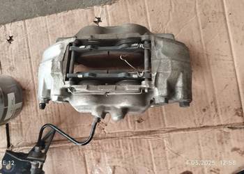 ZACISK  HAMULCOWY STR. P i L  TOYOTA TACOMA TRD 2022 R 51 000  km