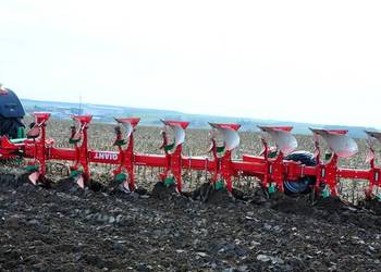 Pług obracalny półzawieszany resor resorowy GIANT Agro-Masz