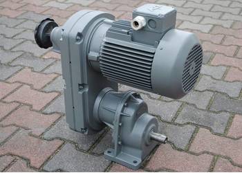 Motoreduktor 2.2kw z regulacją 68-360obr/min LENZE