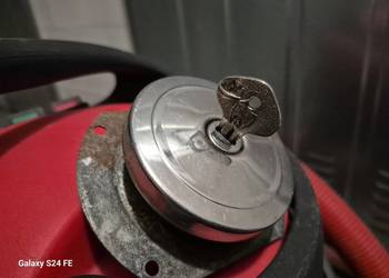 Peugeot 504 coupe, sedan & 505  korek wlewu paliwa chrom