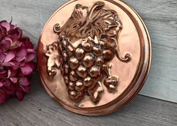 Miedziana forma kuchenna motyw kiści winogron