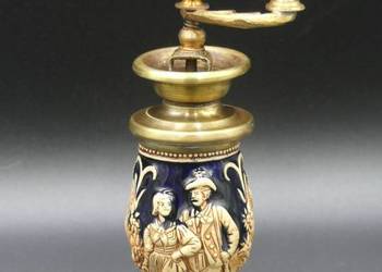 Piękny kamionkowy młynek do pieprzu