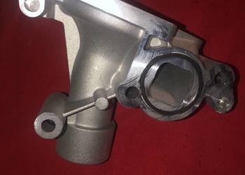 Peugeot 206cc 2.0 16 V Obudowa podstawa pompy wody