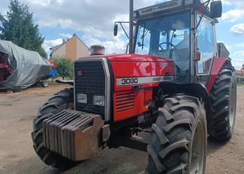 Ciągnik rolniczy Massey Ferguson 3080.