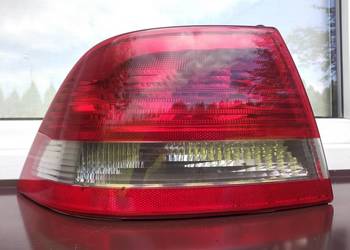 Saab 9-3 93 II przedlift sedan lampa tył tylna lewa w błotnik narożna wkład