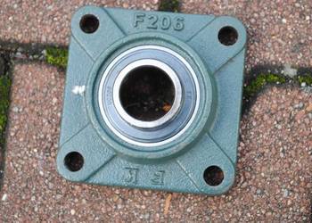 Łożysko samonastawne z oprawą. Zespół łożyskowy UC206 + F206