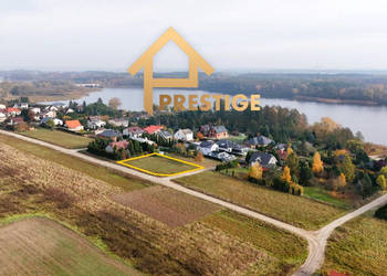 Działka budowlana 1030m2 zlokalizowana blisko jeziora.