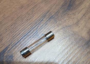 BEZPIECZNIK ŁADOWANIA SKUTER 15A 6X30mm