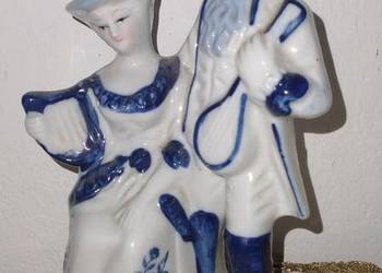 Porcelanowa figurka muzyków w stylu vintage.