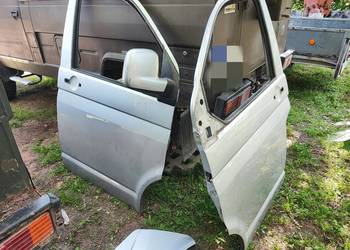 Drzwi  błotnik zderzak tył silnik VW T5 Drzwi  błotnik zderzak tył silnik VW T5