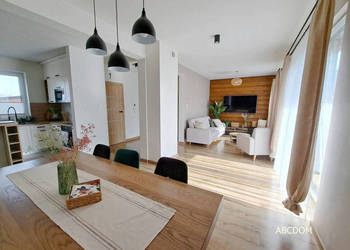 Dom gotowy do zamieszkania, 3 miejsca postojowe.