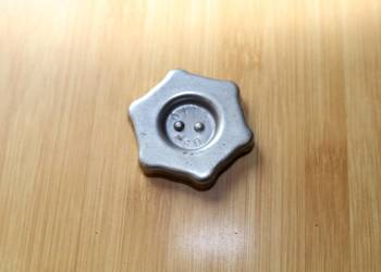 Oryginalny metalowy korek wlewu oleju OLEJ FSO Fiat 125p Polonez