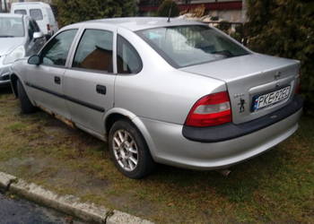 zderzak opel vectra b tył sedan