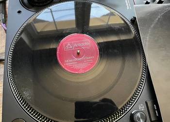 Mistarons V's Simmer - Banished Beats - Techno