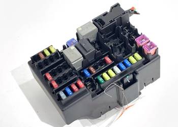 SKRZYNKA BEZPIECZNIKÓW OPEL CORSA E Hatchback 1.4 90KM MODUŁ