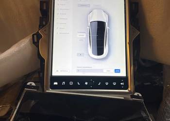 Tesla model S ekran mały  ekran duży  90D